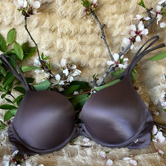 Victoria’s Secret Classic Push-Up Bra | 34C, Neutral | Excellent Condition 😍 - Picture 2 of 6